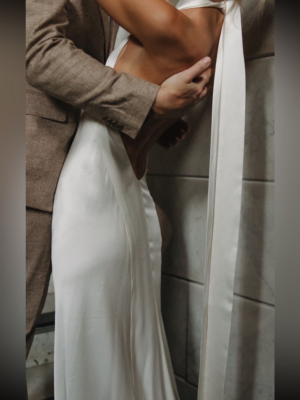 Michelle Mason Ivory backless halter dress, 100% silk - Picture 5 of 7
